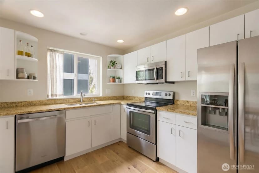 Property photo for 2414 Sw Holden Street #b, Seattle photo 4
