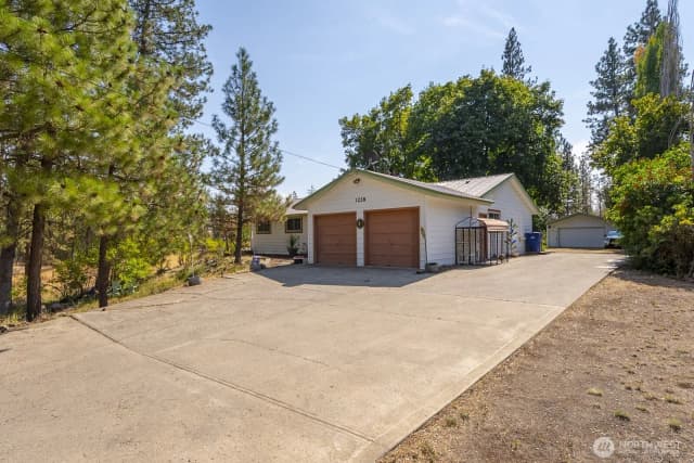 Property photo for 1228 E Lake Street, Medical Lake photo 2