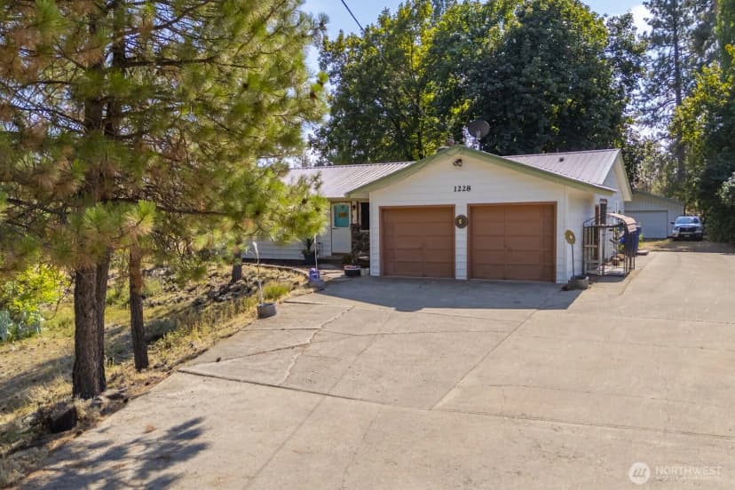 Property photo for 1228 E Lake Street, Medical Lake