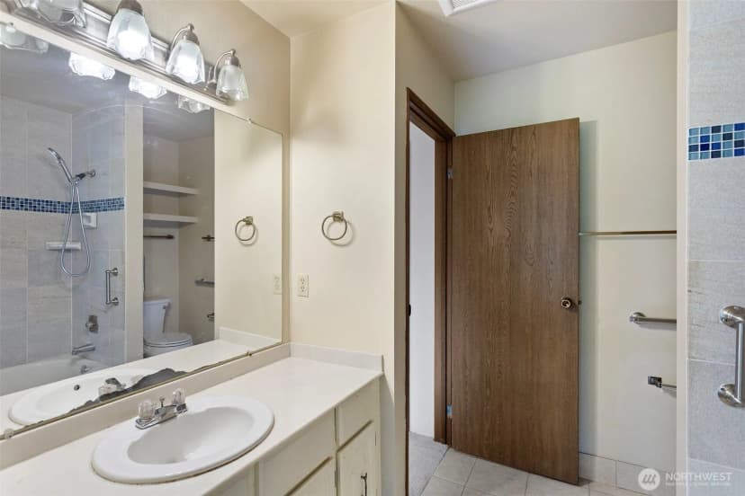 Property photo for 22703 Lakeview Drive #e1, Mountlake Terrace photo 18