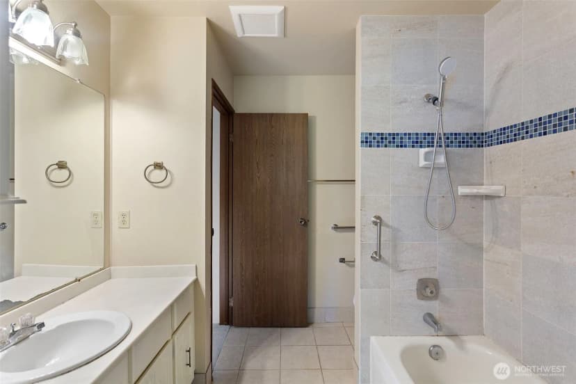 Property photo for 22703 Lakeview Drive #e1, Mountlake Terrace photo 17