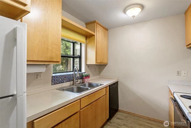 Property photo for 22703 Lakeview Drive #e1, Mountlake Terrace photo 5
