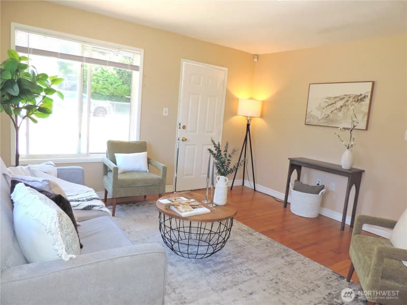 Property photo for 10233 10th Avenue Sw, Seattle photo 2