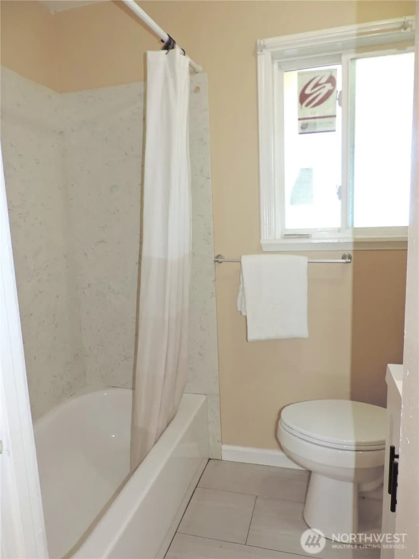 Property photo for 10233 10th Avenue Sw, Seattle photo 10