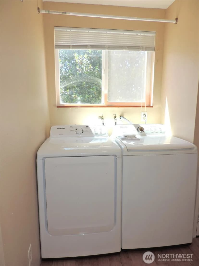 Property photo for 10233 10th Avenue Sw, Seattle photo 6