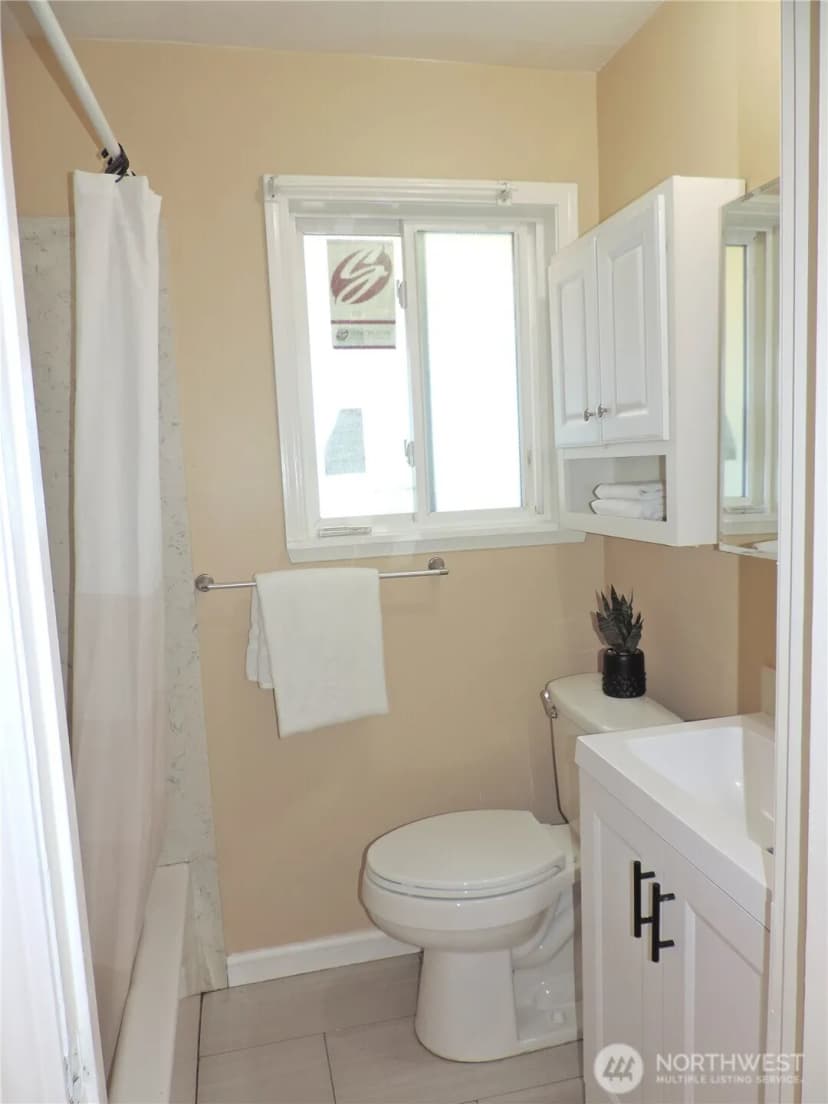 Property photo for 10233 10th Avenue Sw, Seattle photo 9