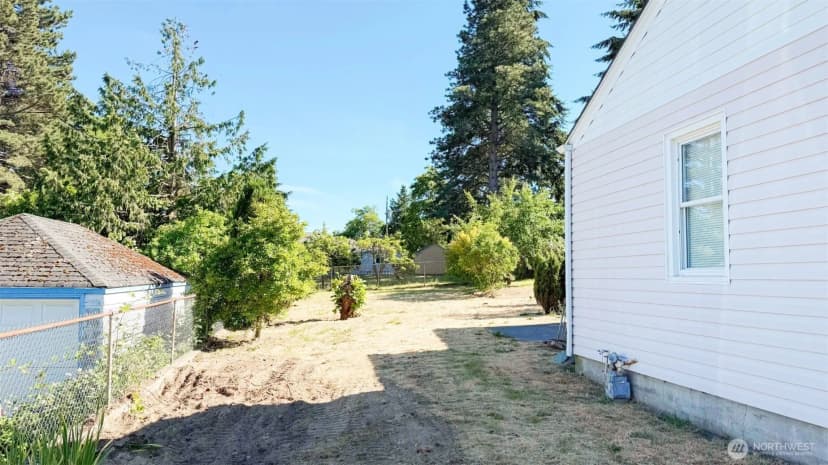 Property photo for 131 S 106th, Seattle photo 18