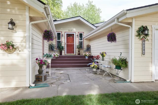 Property photo for 513 Se Highland Park Drive, College Place photo 2