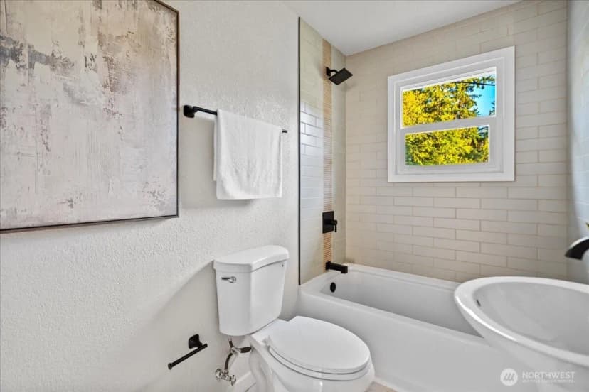 Property photo for 14722 Kapowsin Highway E, Graham photo 17