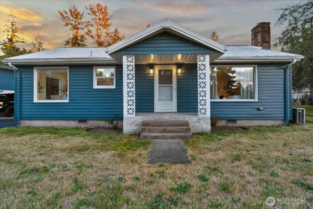 Property photo for 14722 Kapowsin Highway E, Graham photo 2