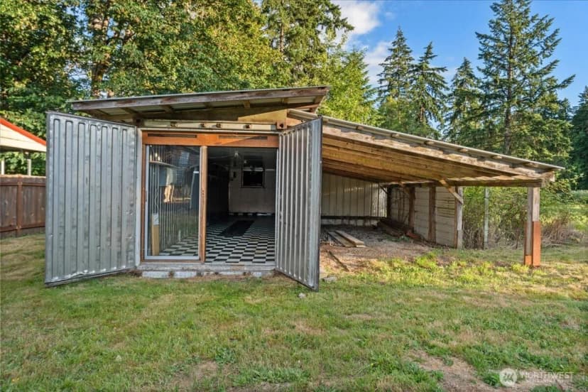 Property photo for 14722 Kapowsin Highway E, Graham photo 23