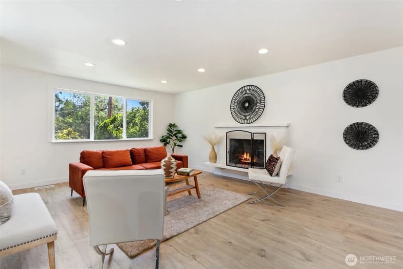 Property photo for 6046 Ne 204th Street, Kenmore photo 3