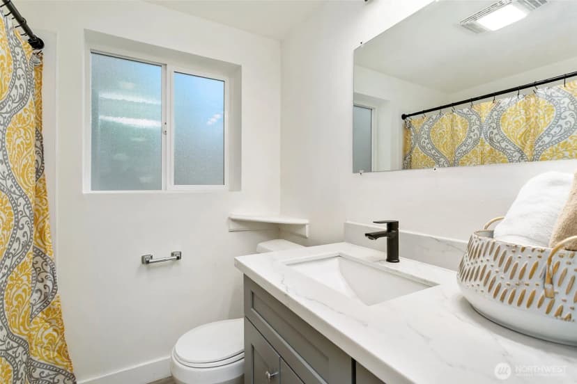 Property photo for 6046 Ne 204th Street, Kenmore photo 17