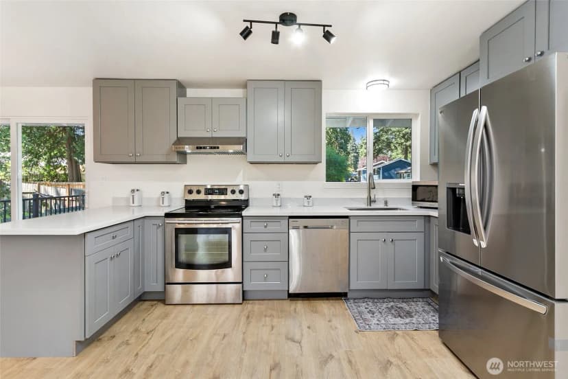 Property photo for 6046 Ne 204th Street, Kenmore photo 8