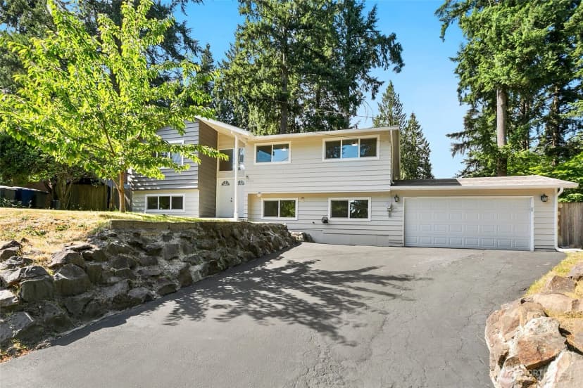 Property photo for 6046 Ne 204th Street, Kenmore photo 2