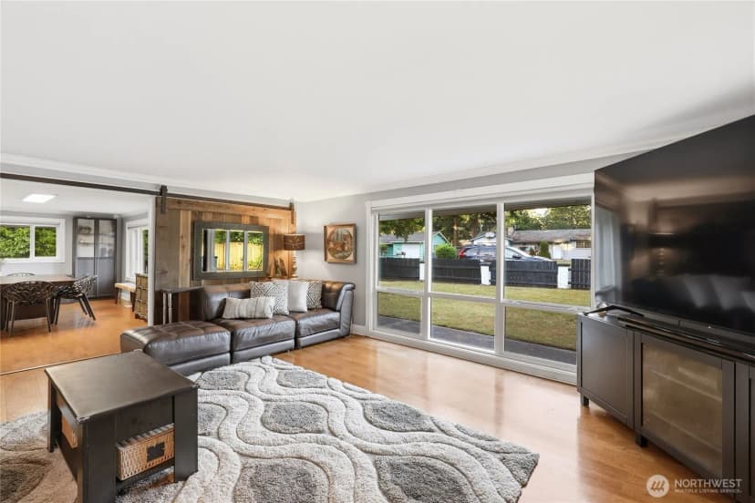 Property photo for 8406 Paine Street Sw, Lakewood photo 6
