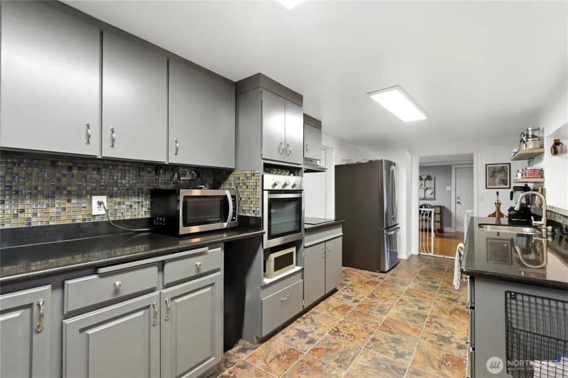 Property photo for 8406 Paine Street Sw, Lakewood photo 10