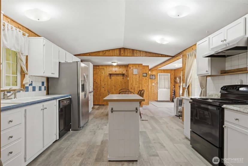 Property photo for 8516 Pepperidge Lane Se, Yelm photo 9