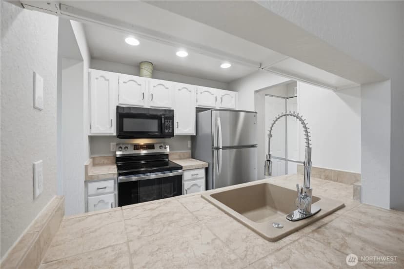 Property photo for 4189 W Lake Sammimish Parkway Se #b309, Bellevue photo 11