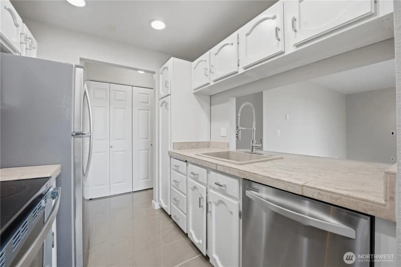 Property photo for 4189 W Lake Sammimish Parkway Se #b309, Bellevue photo 19