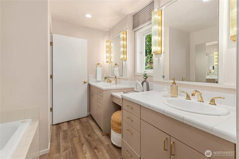 Property photo for 9210 Parkwood Ridge Road, Mercer Island photo 18