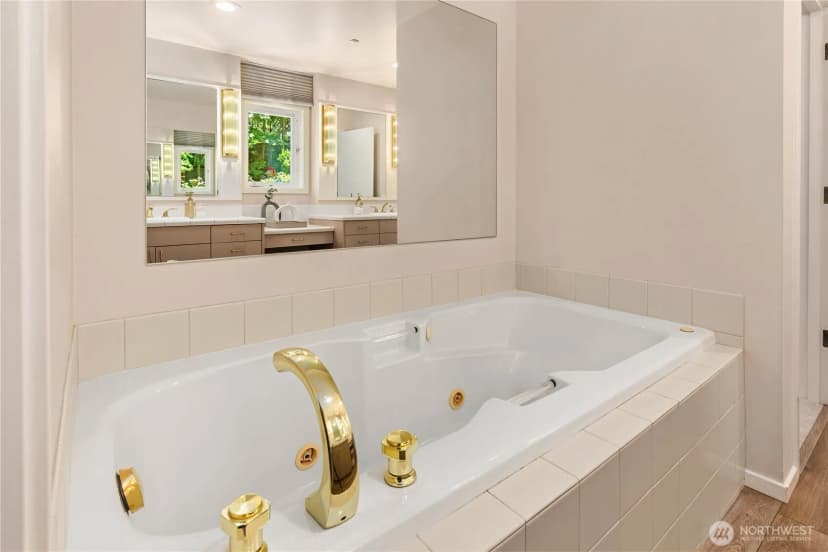 Property photo for 9210 Parkwood Ridge Road, Mercer Island photo 19