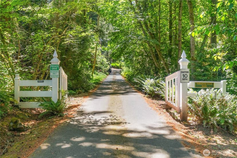 Property photo for 9210 Parkwood Ridge Road, Mercer Island photo 36
