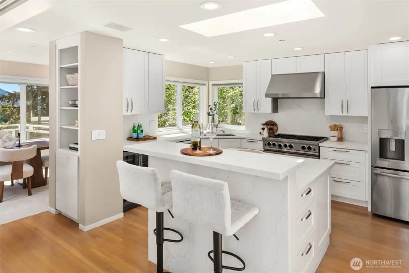 Property photo for 9210 Parkwood Ridge Road, Mercer Island photo 9