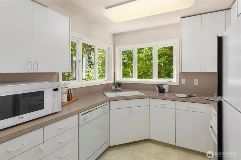 Property photo for 9210 Parkwood Ridge Road, Mercer Island photo 27