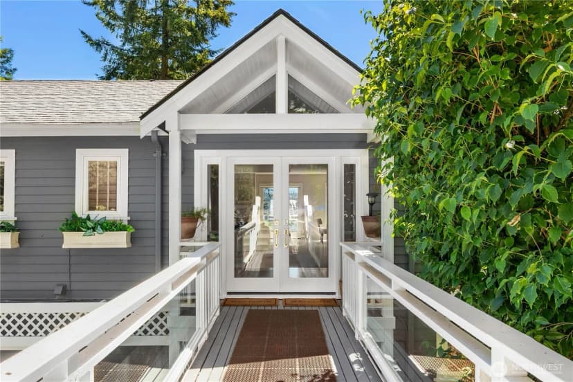 Property photo for 9210 Parkwood Ridge Road, Mercer Island photo 2