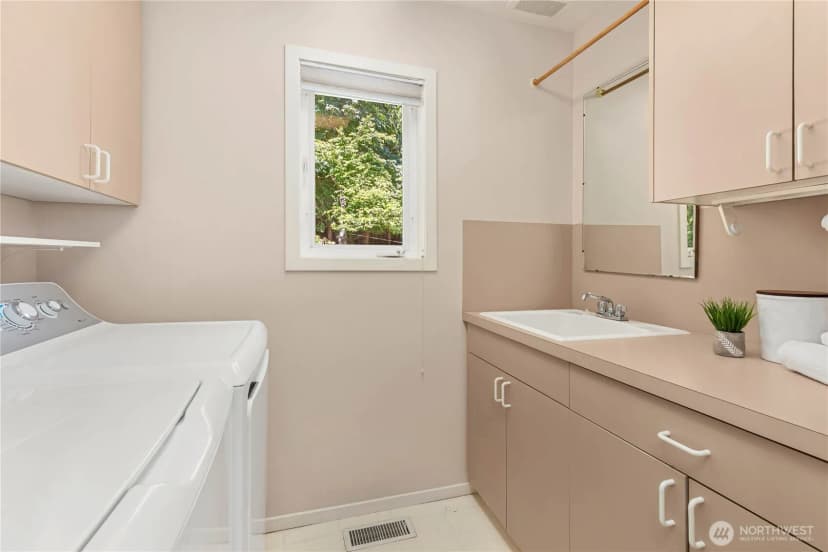 Property photo for 9210 Parkwood Ridge Road, Mercer Island photo 21