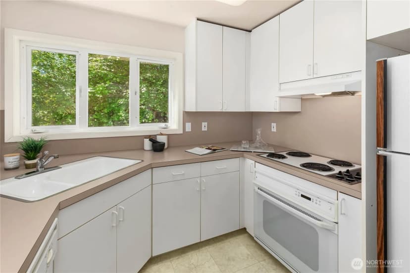 Property photo for 9210 Parkwood Ridge Road, Mercer Island photo 28