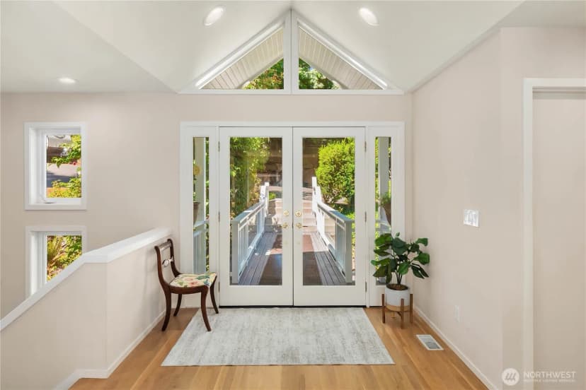 Property photo for 9210 Parkwood Ridge Road, Mercer Island photo 33