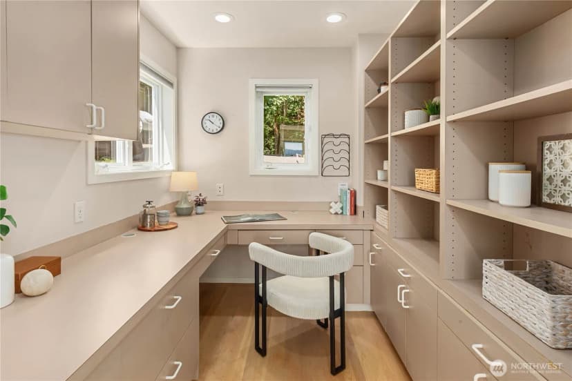 Property photo for 9210 Parkwood Ridge Road, Mercer Island photo 13