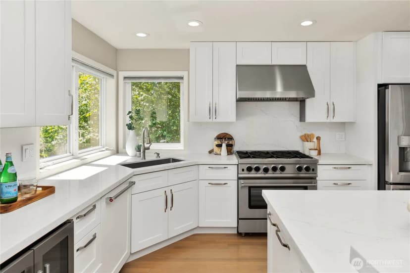 Property photo for 9210 Parkwood Ridge Road, Mercer Island photo 11