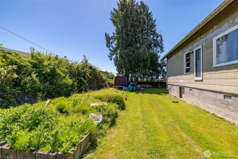 Property photo for 810 Cul De Sac Avenue, Burlington photo 28
