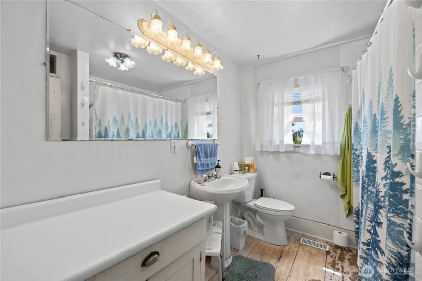 Property photo for 810 Cul De Sac Avenue, Burlington photo 17