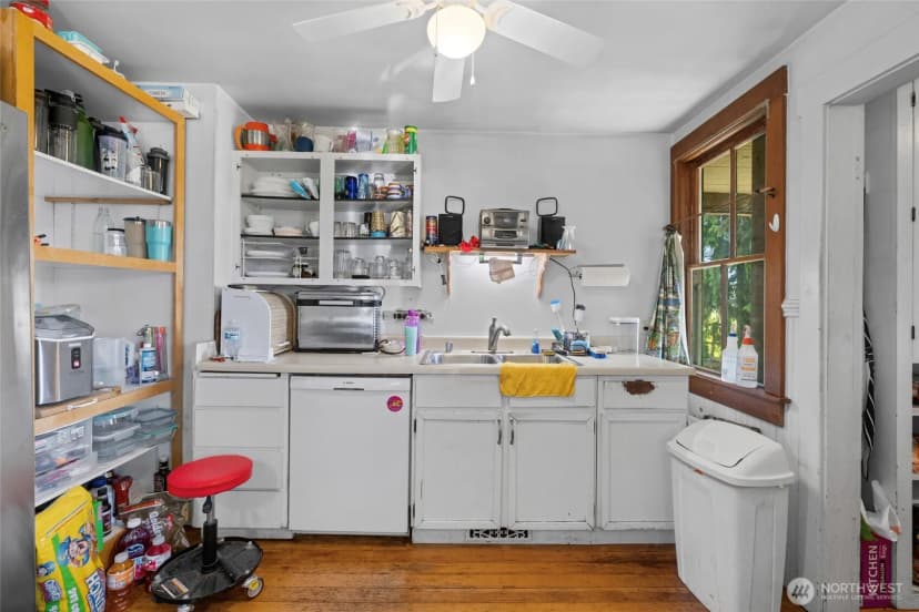 Property photo for 810 Cul De Sac Avenue, Burlington photo 12