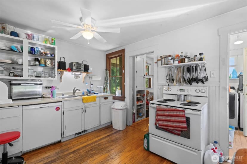 Property photo for 810 Cul De Sac Avenue, Burlington photo 13