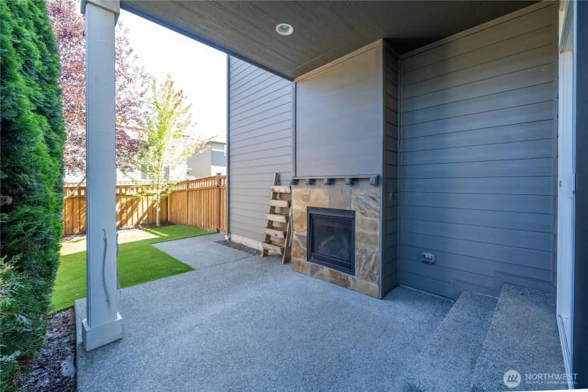Property photo for 18428 Village Parkway E, Bonney Lake photo 3