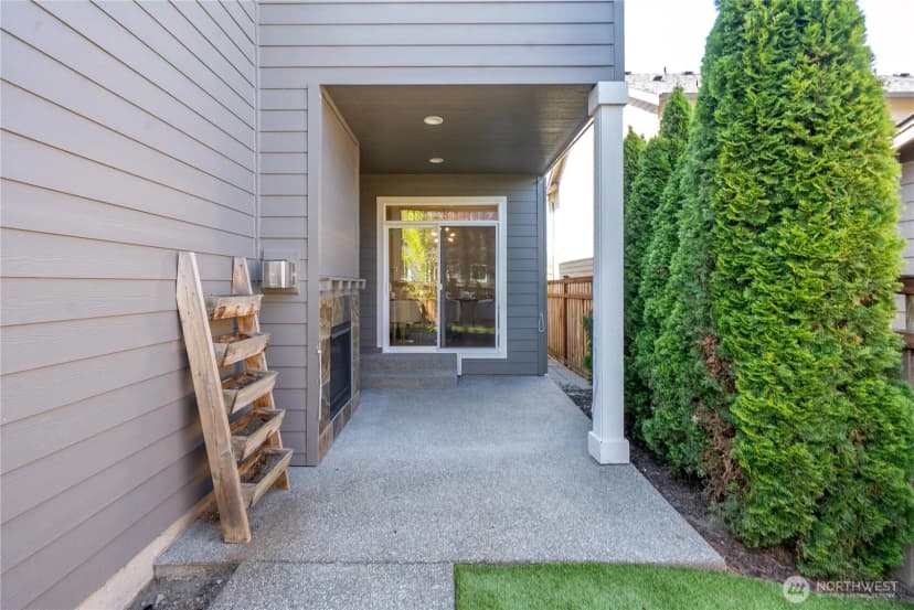 Property photo for 18428 Village Parkway E, Bonney Lake photo 4
