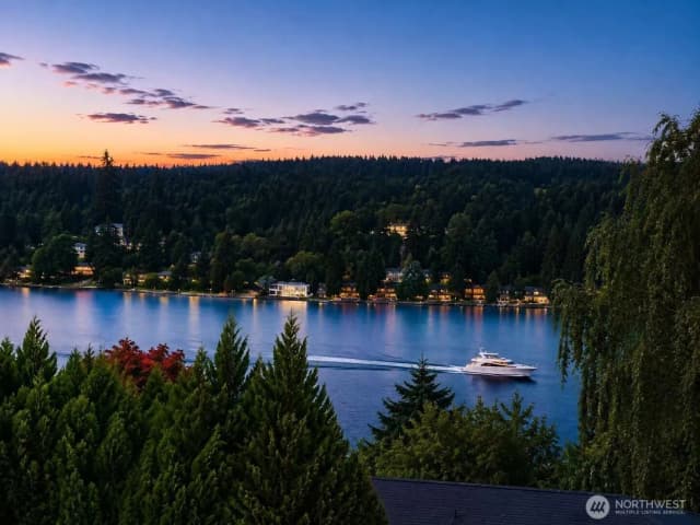 Property photo for 11022 Se 61st Place, Bellevue