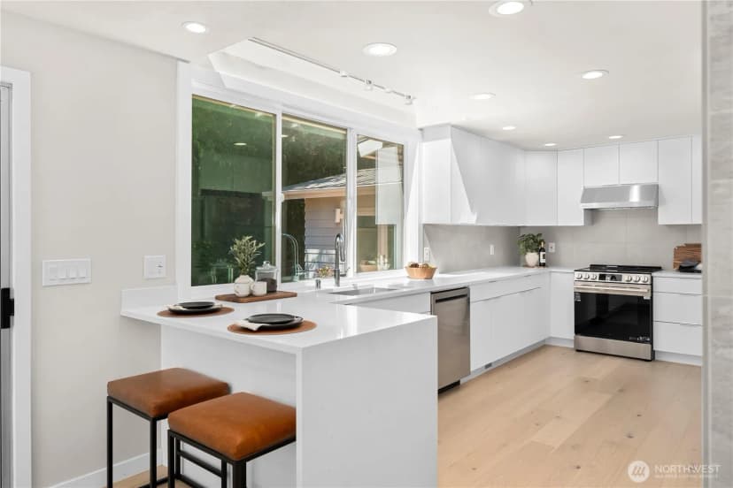 Property photo for 6620 Ne 129th St, Kirkland photo 14