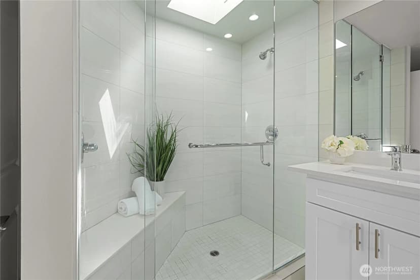 Property photo for 6620 Ne 129th St, Kirkland photo 21