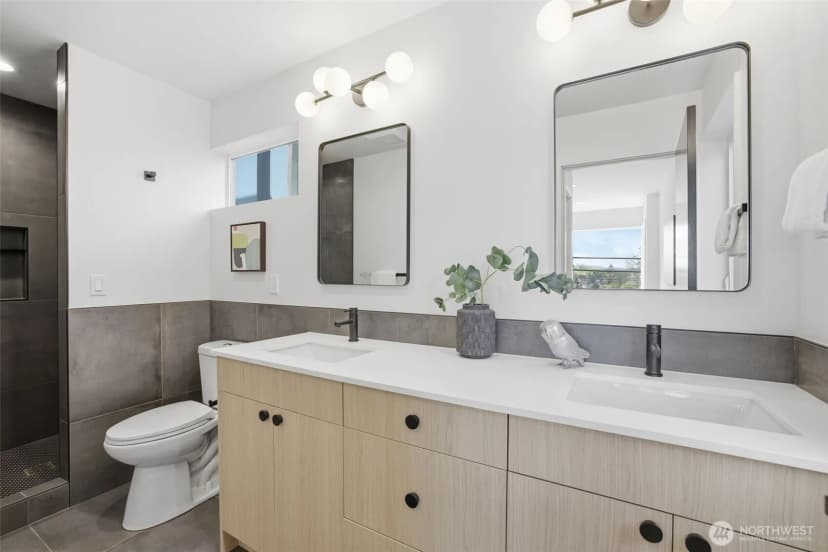 Property photo for 4517 A 35th Avenue S, Seattle photo 15