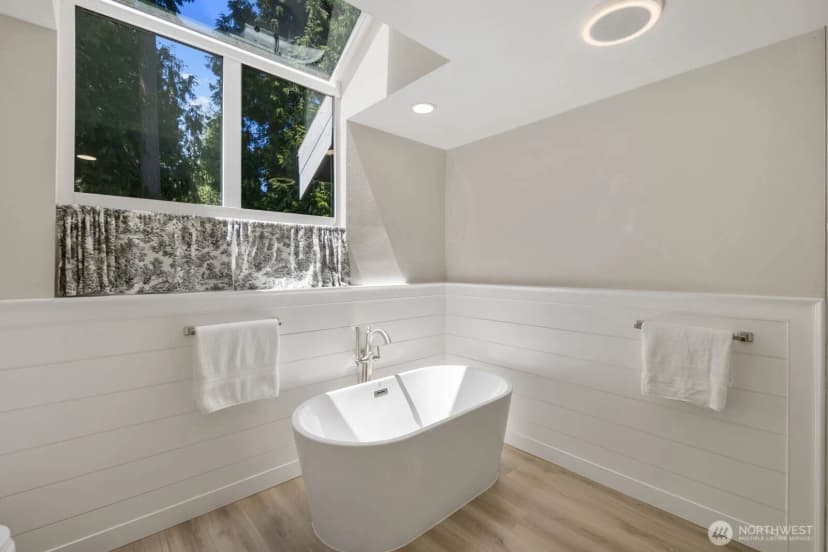 Property photo for 21603 Ne 22nd Court, Sammamish photo 23