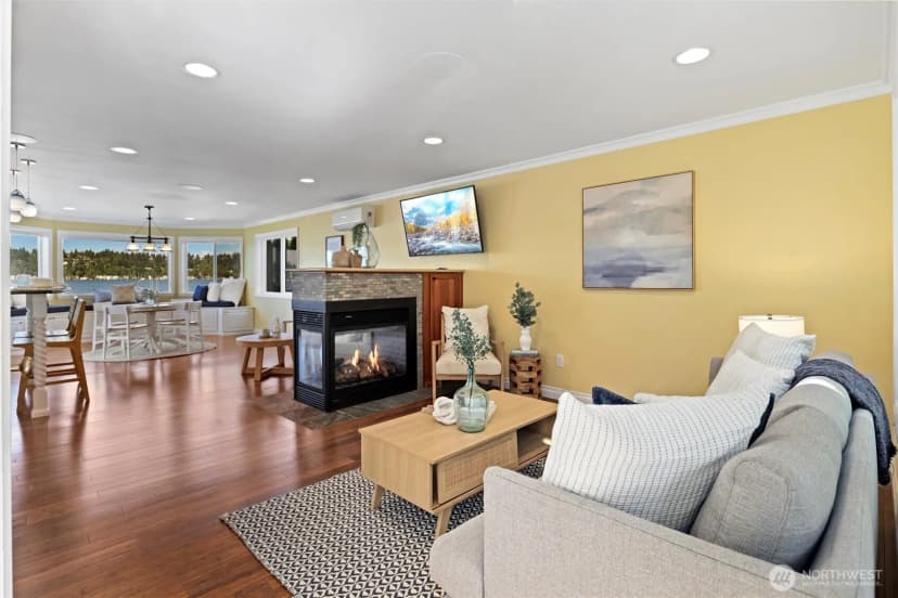 Property photo for 13133 Holmes Point Drive Ne, Kirkland photo 4