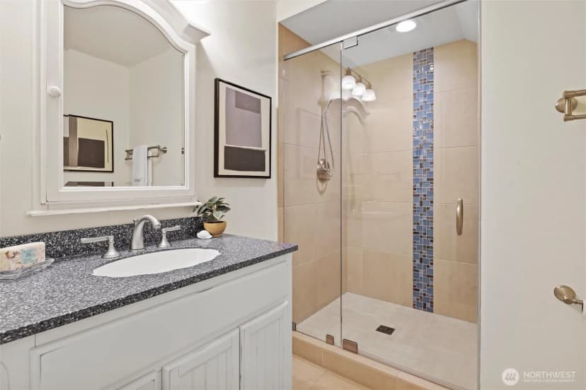 Property photo for 13133 Holmes Point Drive Ne, Kirkland photo 24