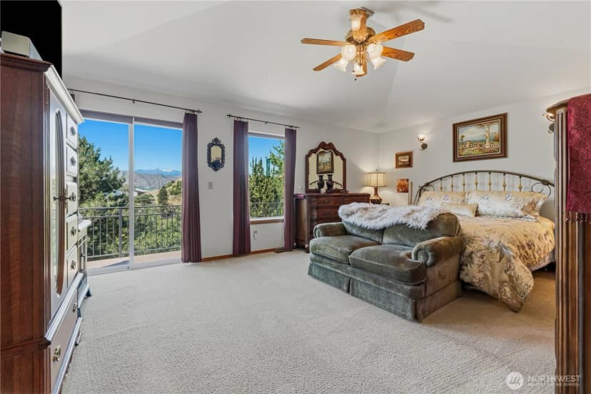 Property photo for 3870 Sunridge Ln, Wenatchee photo 18