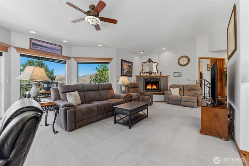 Property photo for 3870 Sunridge Ln, Wenatchee photo 12